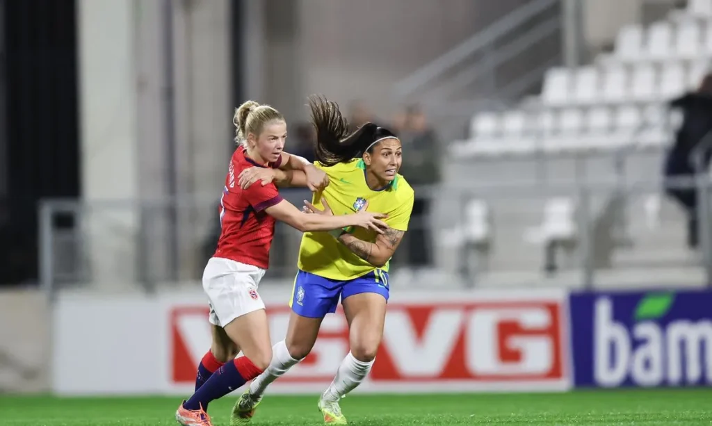 Seleção feminina perde para Noruega em penúltimo compromisso do ano