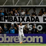 Brasileirão: Neymar marca, Santos vence e deixa zona de rebaixamento