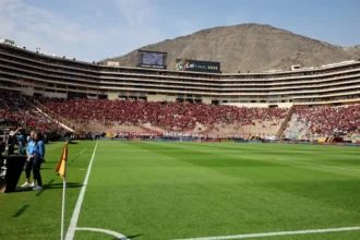 Ônibus atrasa e final da Libertadores começará às 18h15 (de Brasília)