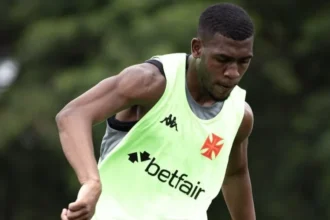 Rayan volta e reforça o Vasco para enfrentar o São Paulo em São Januário