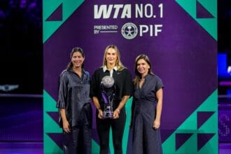 Sabalenka recebe em Riad troféu de número 1 da temporada 2025