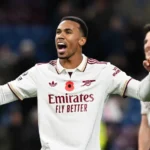 Arsenal bate Burnley fora de casa e dispara na liderança da Premier League