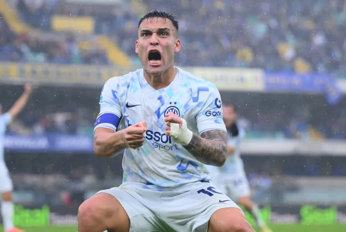 Inter vence Verona com gol contra nos acréscimos e encosta no líder do Italiano