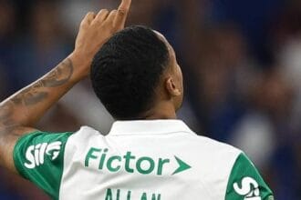 Palmeiras troca uniforme às pressas contra o Juventude para evitar confusão de cores