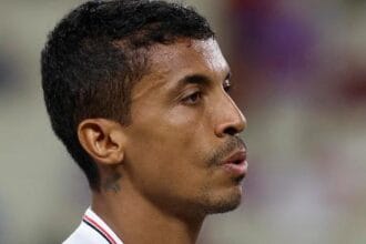 Luiz Gustavo celebra primeiro gol após superar tromboembolismo e destaca “gratidão”