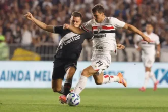 Carlos Cuesta relativiza revés em São Januário e exalta sequência recente do Vasco