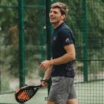 Max Verstappen aproveita folga jogando padel em academia da zona sul de São Paulo