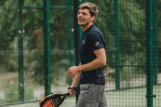 Max Verstappen aproveita folga jogando padel em academia da zona sul de São Paulo