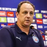 Rogério Ceni critica uso do VAR e pede profissionalização da arbitragem no Brasil