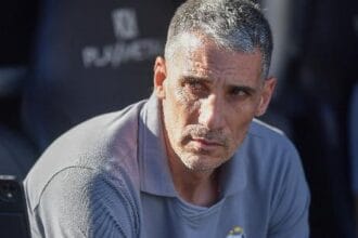Após dez partidas, Vojvoda iguala pontuação dos antecessores no Santos