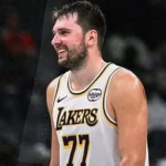 Triple-double de Luka Doncic impulsiona Lakers em vitória sobre o Miami Heat