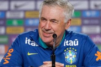 Ancelotti convoca Vitor Roque e dupla do Flamengo para amistosos de novembro