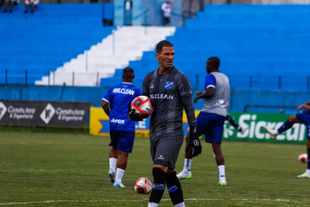 Taubaté anuncia retorno do goleiro Samuel Pires para a disputa da Série A2 de 2026