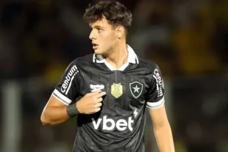 Marquinhos, de 18 anos, faz estreia pelo Botafogo no empate com o Mirassol