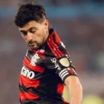 Arrascaeta marca de falta, Flamengo vence Sport e uruguaio se iguala a Doval como maior goleador estrangeiro do clube