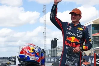 Max Verstappen acompanha disputa entre Flamengo e Palmeiras e reafirma torcida pelo Vasco