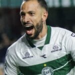 Coritiba praticamente assegura vaga; Athletico entra no G4 da Série B