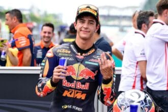 Piloto da Moto3 Rueda passa por cirurgia em Barcelona após acidente na Malásia