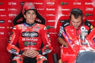 Médico da MotoGP alerta que lesão de Márquez é grave e retorno antecipado pode ameaçar carreira