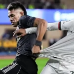 Chelsea fica no 2 a 2 com o Qarabag e segue no meio da tabela da Champions