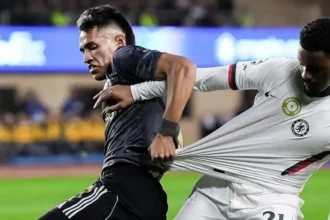 Chelsea fica no 2 a 2 com o Qarabag e segue no meio da tabela da Champions