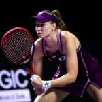Rybakina bate Alexandrova e encerra fase de grupos invicta no WTA Finals