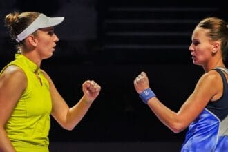 Mertens e Kudermetova avançam às semifinais de duplas do WTA Finals