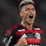 São Paulo e Flamengo divulgam escalações para confronto na Vila Belmiro