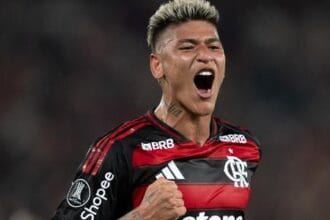 São Paulo e Flamengo divulgam escalações para confronto na Vila Belmiro