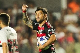 Arrascaeta chega a 95 gols e se torna o maior artilheiro estrangeiro da história do Flamengo