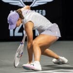 Swiatek cai na fase de grupos do WTA Finals e admite necessidade de evolução