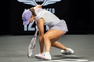 Swiatek cai na fase de grupos do WTA Finals e admite necessidade de evolução