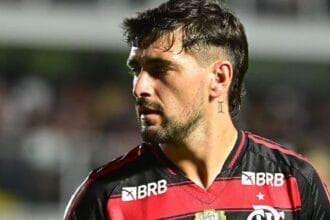 Arrascaeta ultrapassa Doval, torna-se maior artilheiro estrangeiro do Flamengo e já figura entre os maiores do clube, diz Rodrigo Mattos