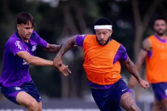 Stábile nega que Corinthians tenha pedido a Memphis para sair de hotel e afirma que oferta partiu do atacante