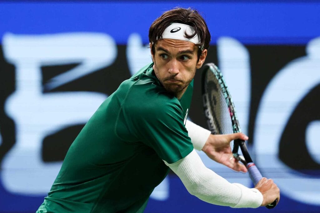 Musetti vence Wawrinka em Atenas e desaconselha backhand de uma mão