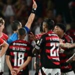 Flamengo soma seis expulsões em 48 dias e só é derrotado uma vez após ficar com um a menos