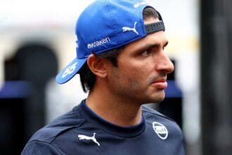 Sainz passa mal e fica fora do dia de mídia da F1 em Interlagos
