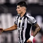 Botafogo visita o Vitória para seguir na briga pela Libertadores