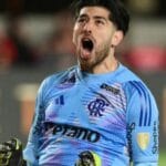 Flamengo encaminha reajuste salarial para o goleiro Agustín Rossi