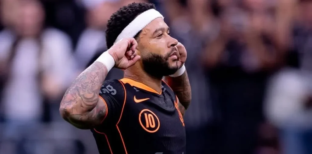 Memphis Depay, do Corinthians, volta a ser convocado pela seleção holandesa