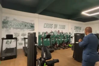 Guarani abre nova academia e alojamentos da base e presta homenagem a Mauro Silva e João Paulo