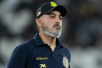 Técnico do Mirassol diz que horas em games de futebol ajudaram a moldar carreira: “Meu melhor save é a vida real”