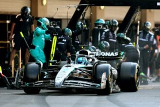 Russell refuta obrigatoriedade de dois pit stops; Verstappen permanece indiferente