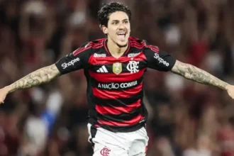 Pedro evolui de lesão no antebraço e deve retomar treinos coletivos no Flamengo na próxima semana