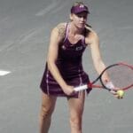 Ombro dolorido ameaça participação de Rybakina na decisão do WTA Finals