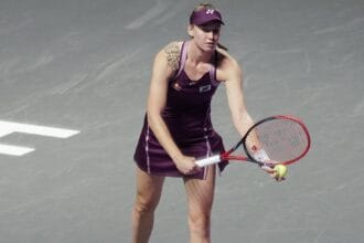 Ombro dolorido ameaça participação de Rybakina na decisão do WTA Finals