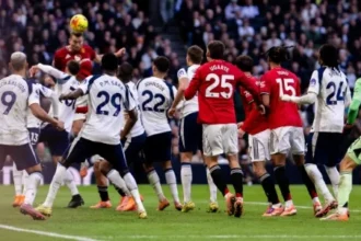 Richarlison marca no fim e Tottenham arranca empate com Manchester United em Londres