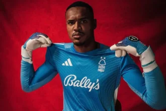 Goleiro John substitui Hugo Souza e é convocado por Ancelotti para os amistosos da Seleção