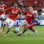 Internacional sofre empate do Bahia nos acréscimos e continua próximo da zona de rebaixamento