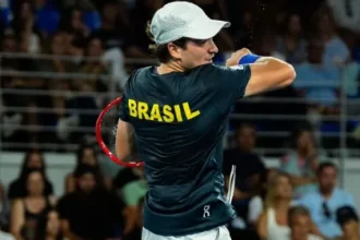 João Fonseca segura 24ª posição na ATP mesmo fora das quadras